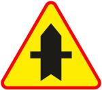 Znak A6a Skrzyżowanie z drogą podporządkowaną występującą po obu stronach
